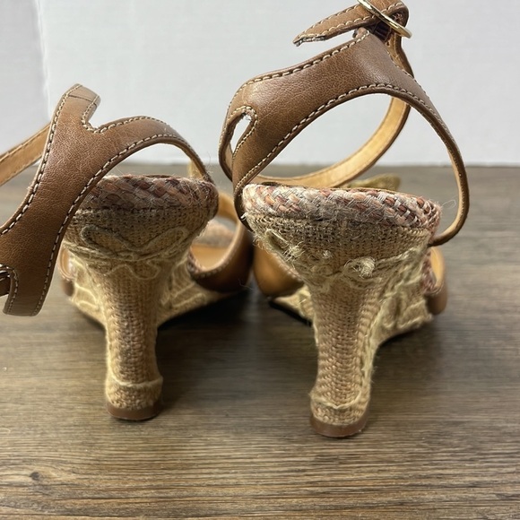 FIONI Women’s Tan wedge heel with flower and ankle strap, size 9.5 - Picture 4 of 9